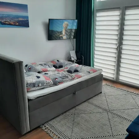 Aparta Lotnisko Apartman *